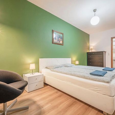 Modern Apartment With Garage Budapest Bagian luar foto