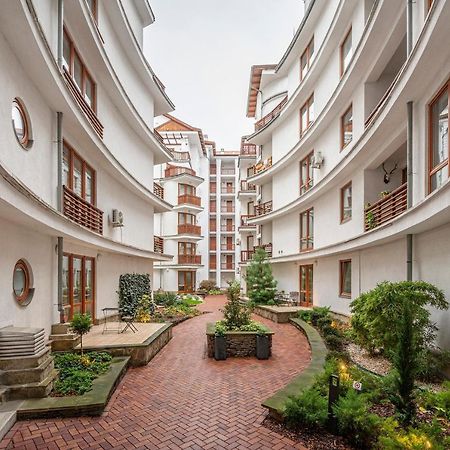Modern Apartment With Garage Budapest Bagian luar foto