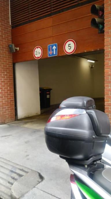 Modern Apartment With Garage Budapest Bagian luar foto