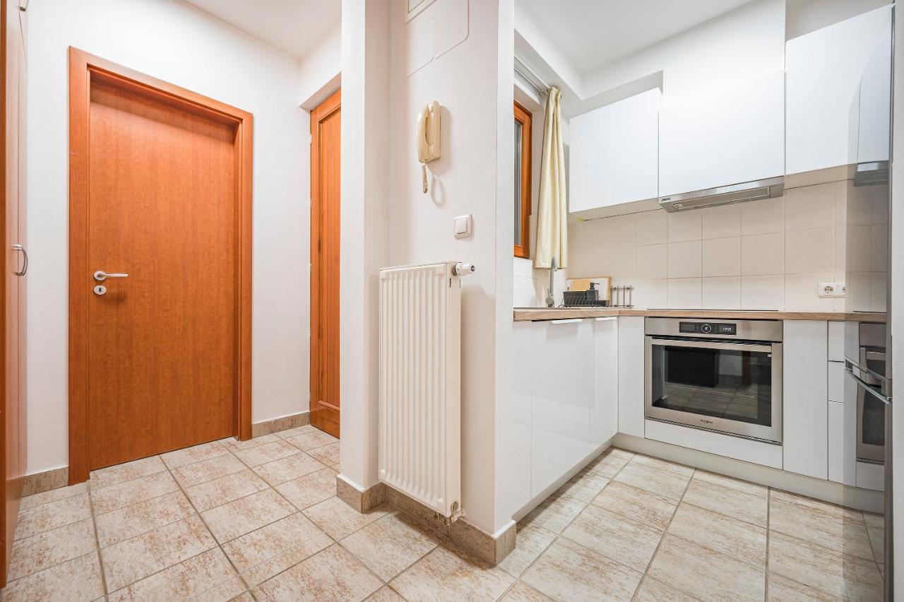 Modern Apartment With Garage Budapest Bagian luar foto