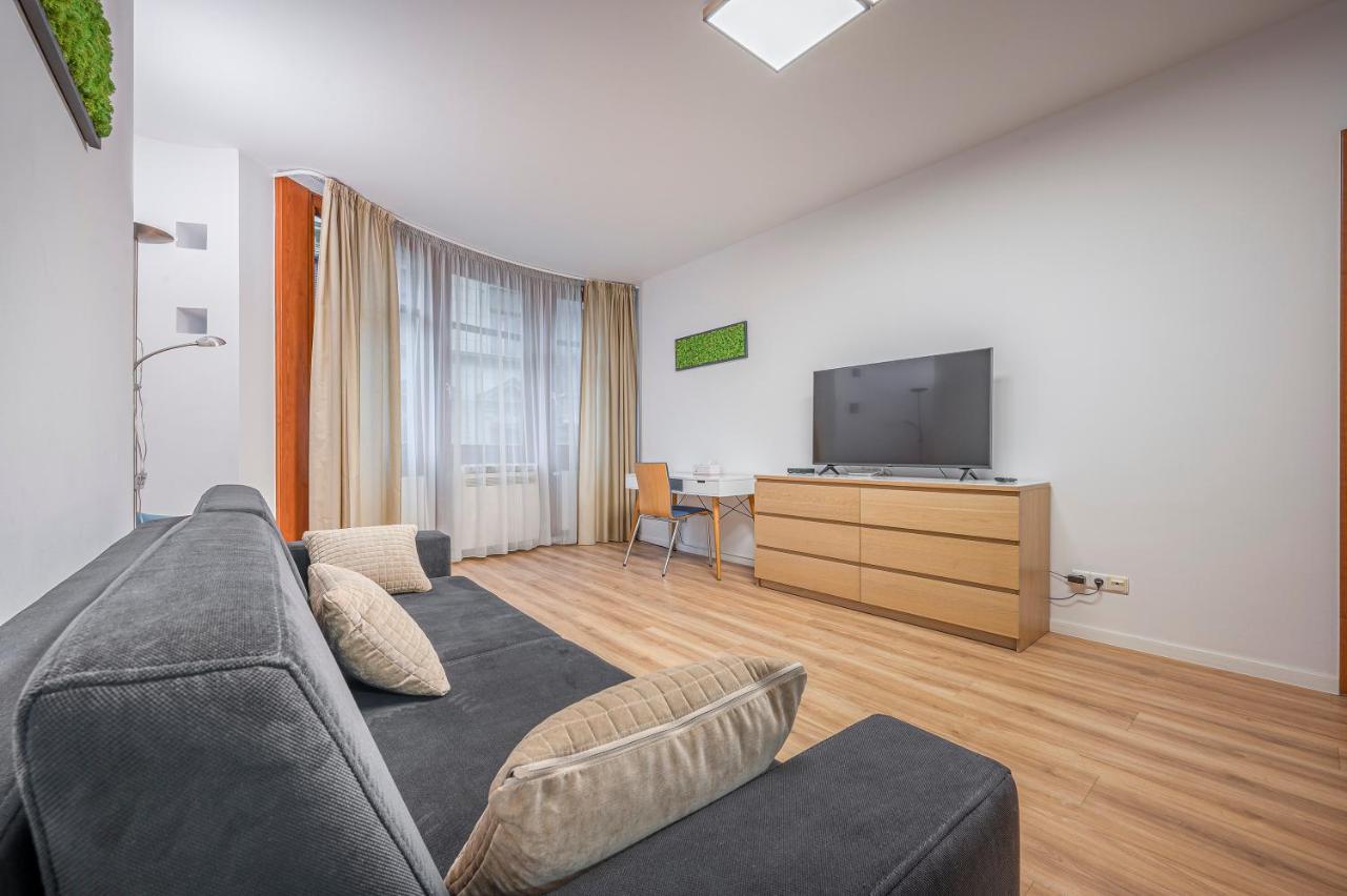 Modern Apartment With Garage Budapest Bagian luar foto