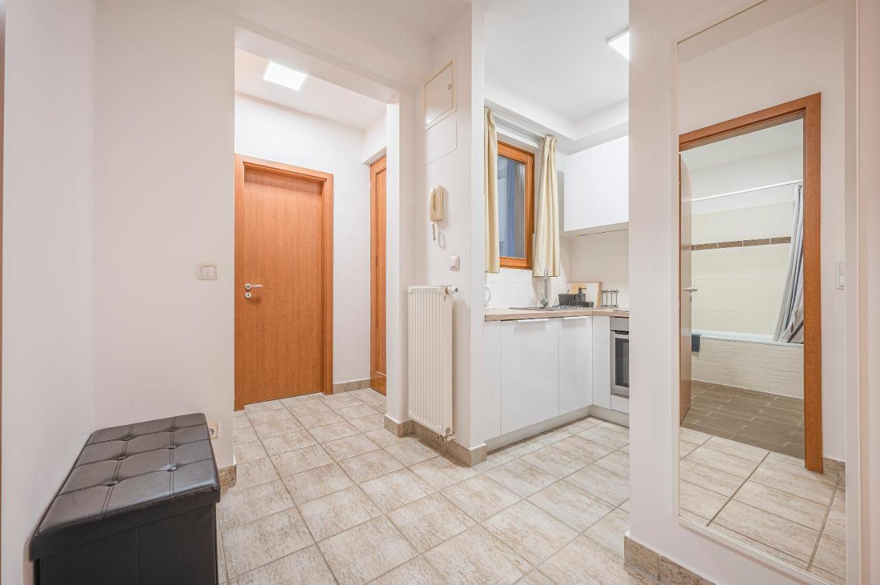 Modern Apartment With Garage Budapest Bagian luar foto