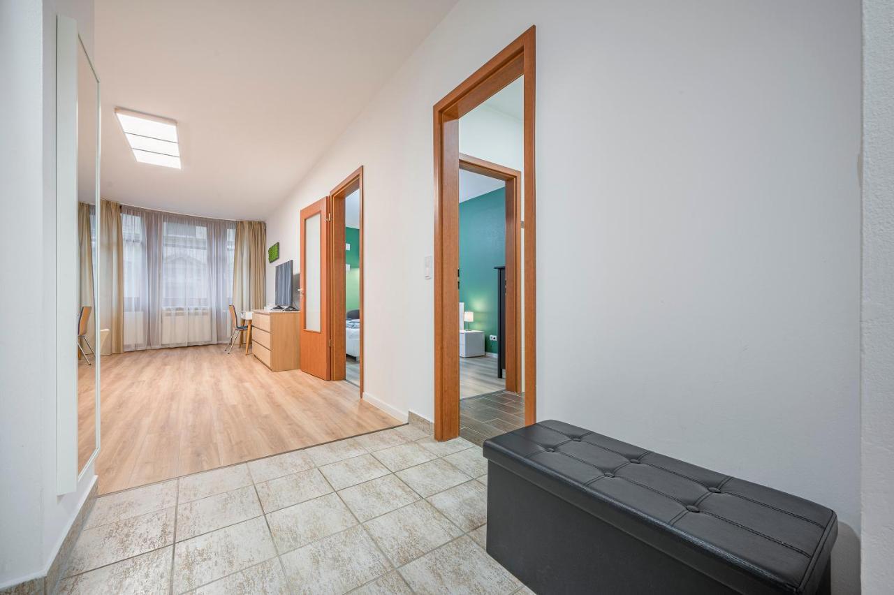 Modern Apartment With Garage Budapest Bagian luar foto
