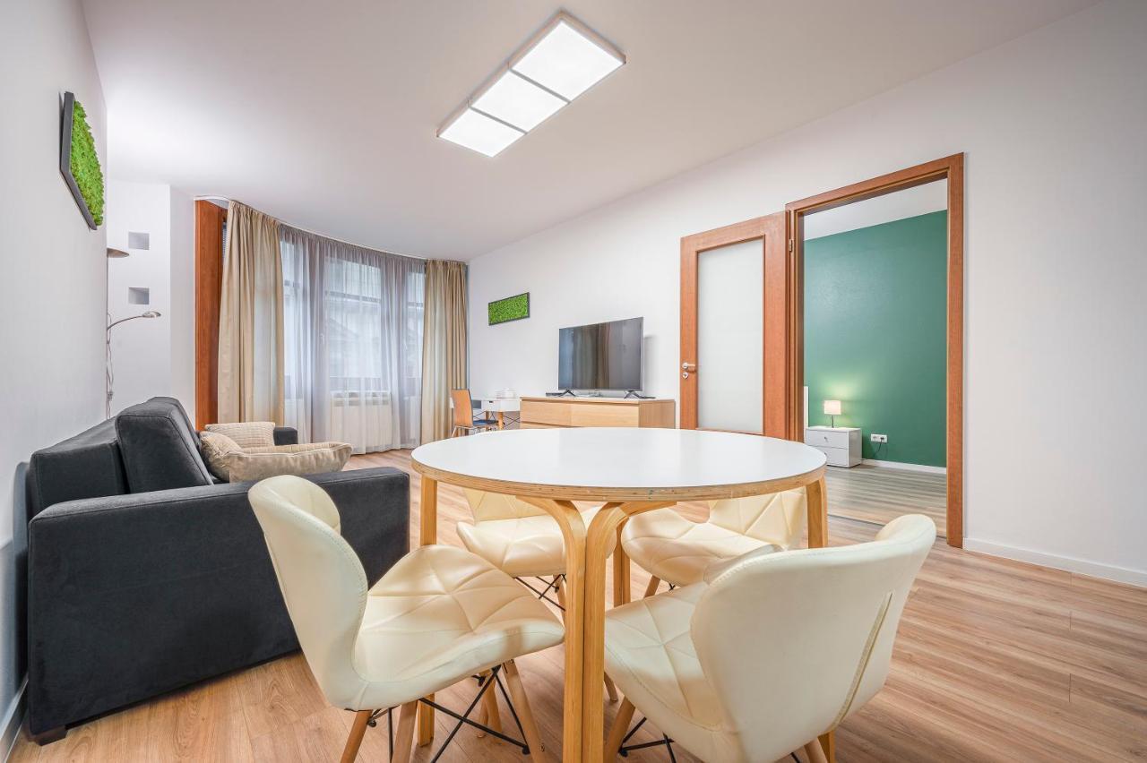 Modern Apartment With Garage Budapest Bagian luar foto