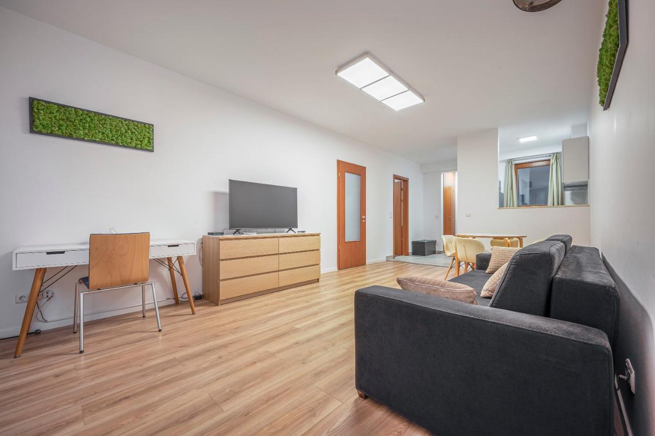 Modern Apartment With Garage Budapest Bagian luar foto