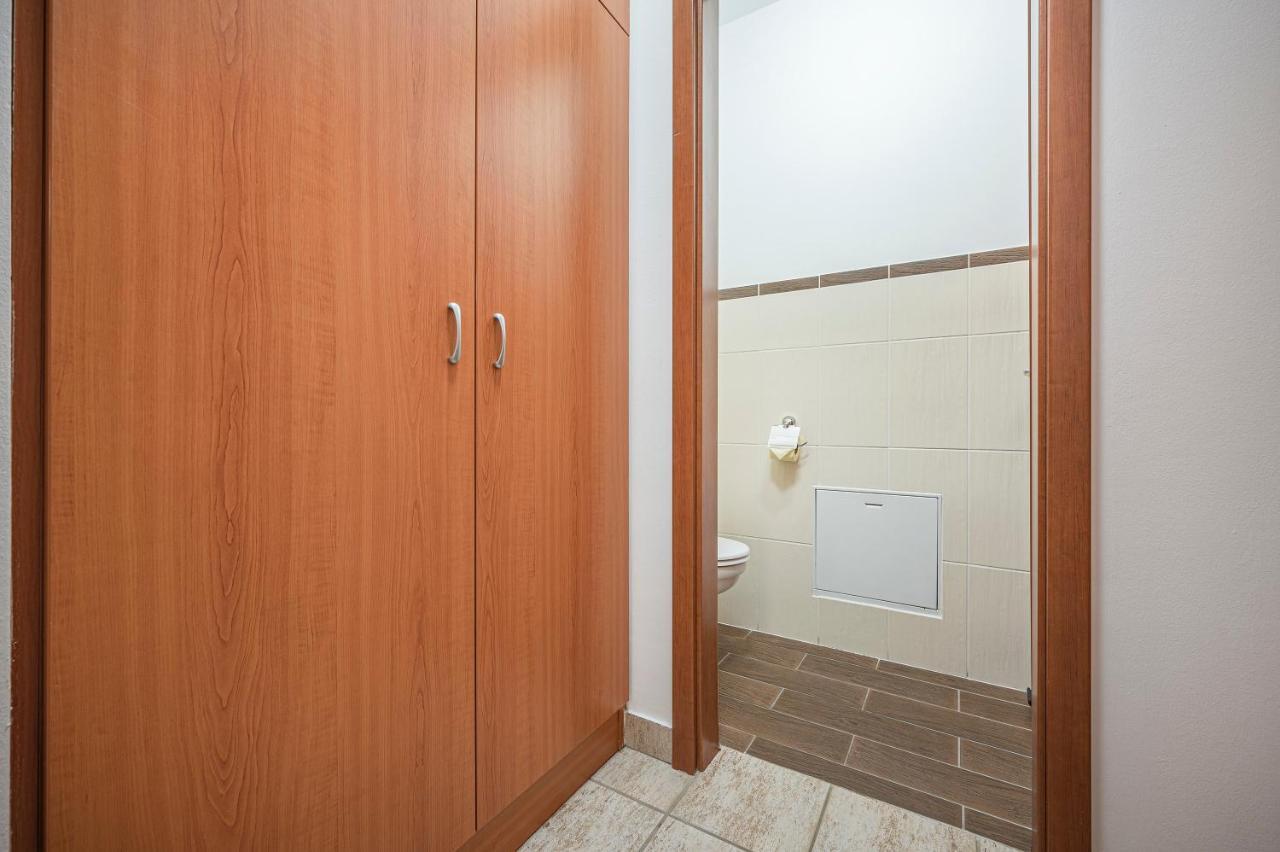 Modern Apartment With Garage Budapest Bagian luar foto