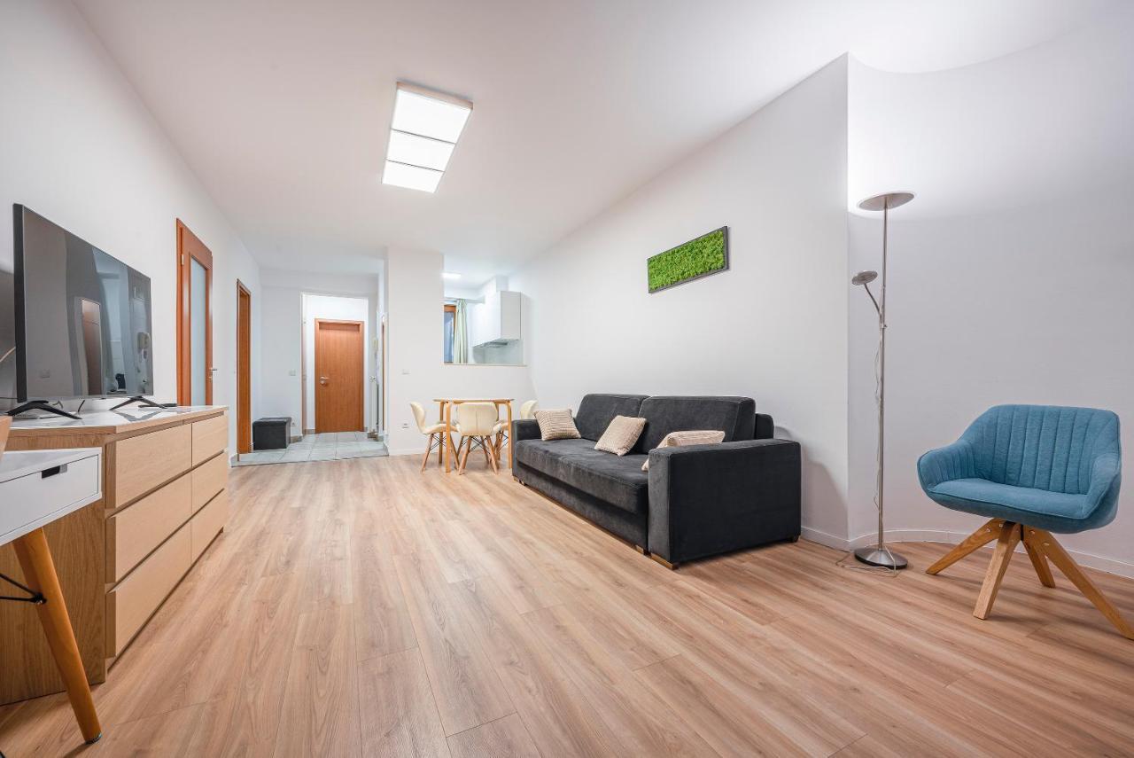 Modern Apartment With Garage Budapest Bagian luar foto