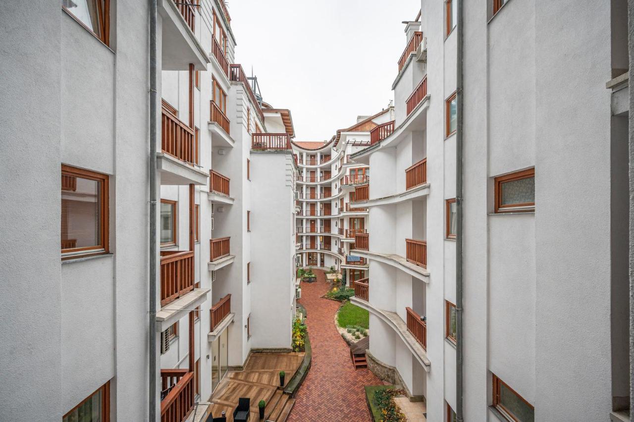 Modern Apartment With Garage Budapest Bagian luar foto